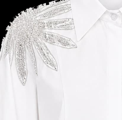 Close detail: crystal and bead